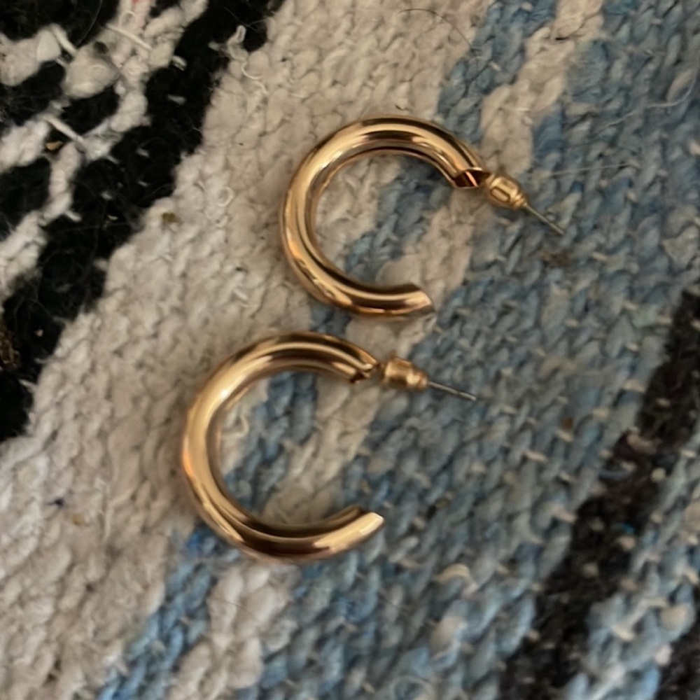 New 14k Gold Plated Sterling Silver Classic 4mm Hoop Push Back Stud Earrings - Picture 5 of 10